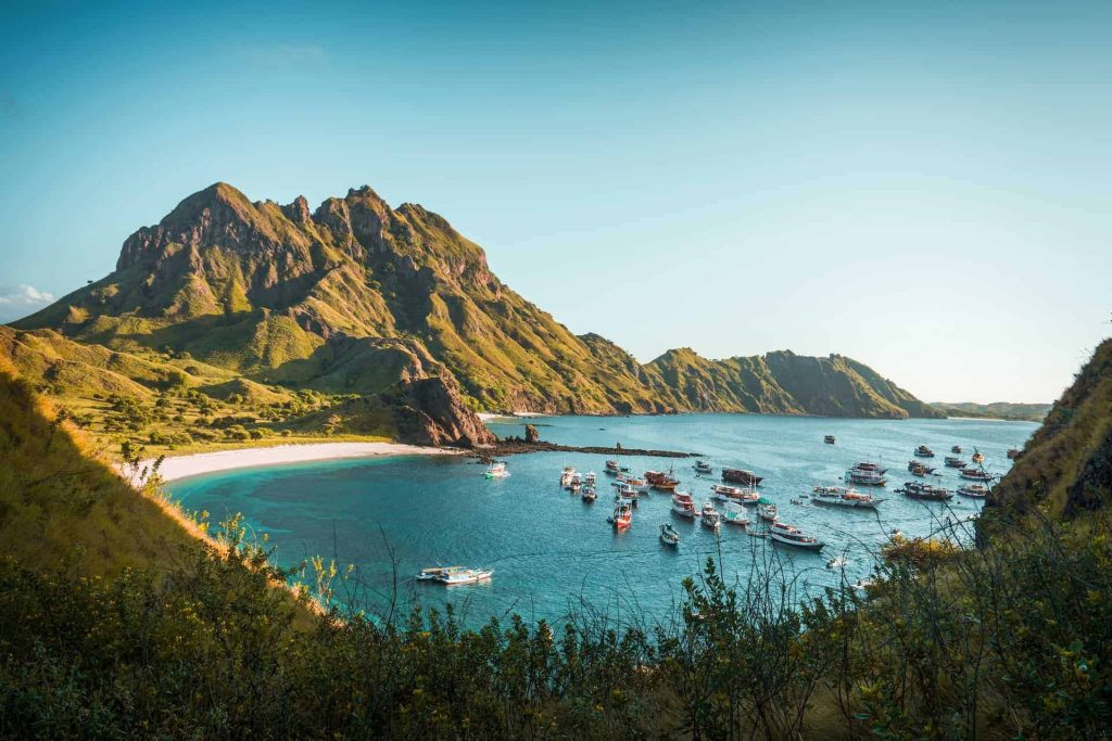 Pulau di Taman Nasional Komodo