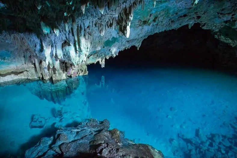 Goa Batu Cermin