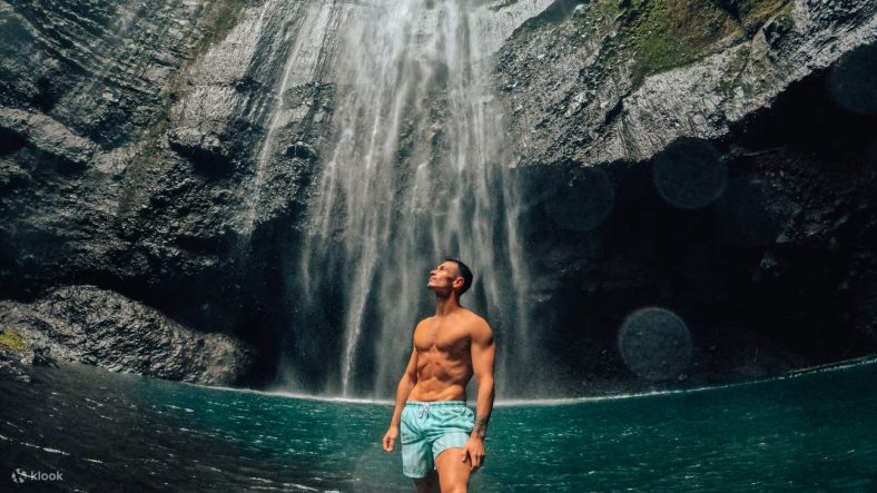 Menjelajahi Keindahan Air Terjun Madakaripura dan Panorama Pegunungan Bromo