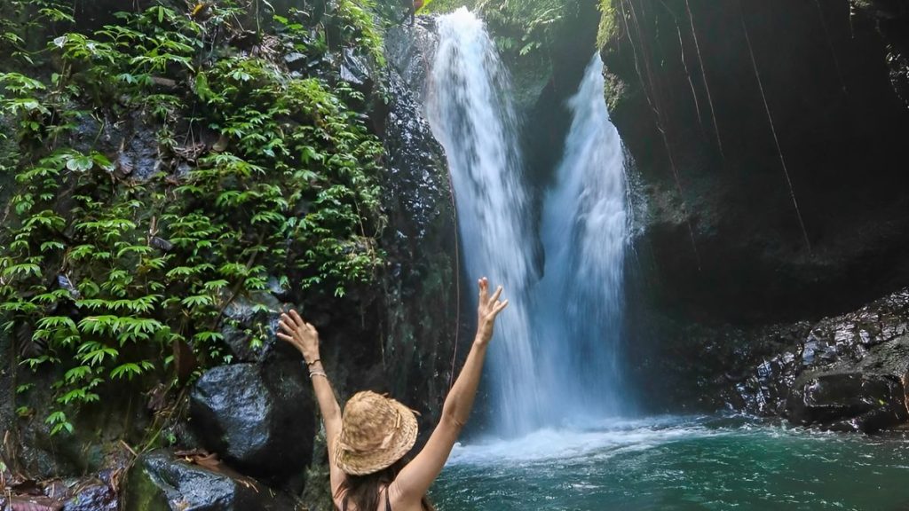 Eksplorasi Air Terjun Gitgit Bali Keindahan Alam dan Spot Foto